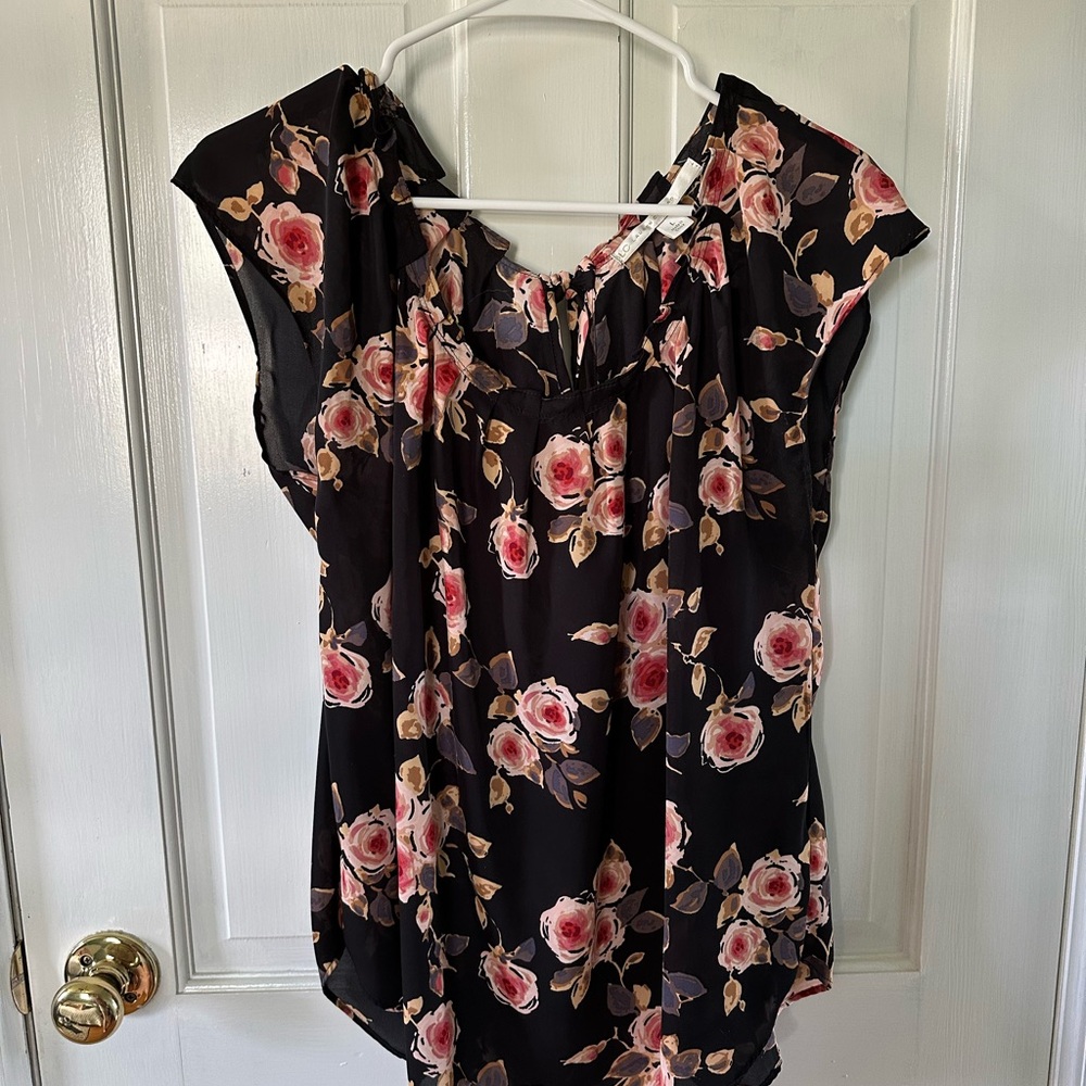LC Lauren Conrad Pleated Scoopneck Black Floral Blouse